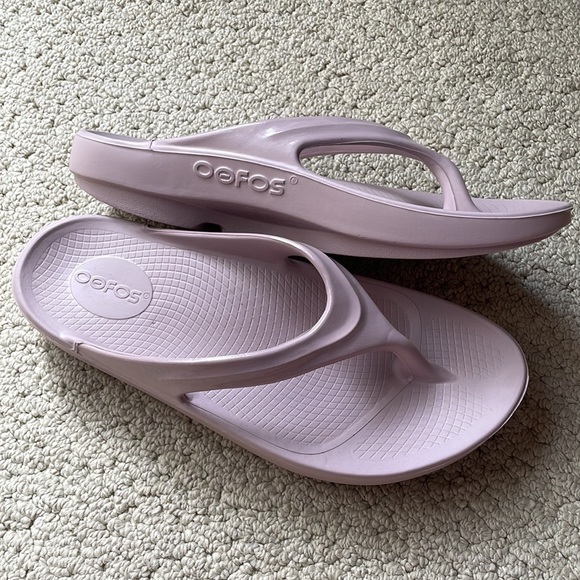 OOFOS OOlala Sandals in Stardust - Picture 15 of 16